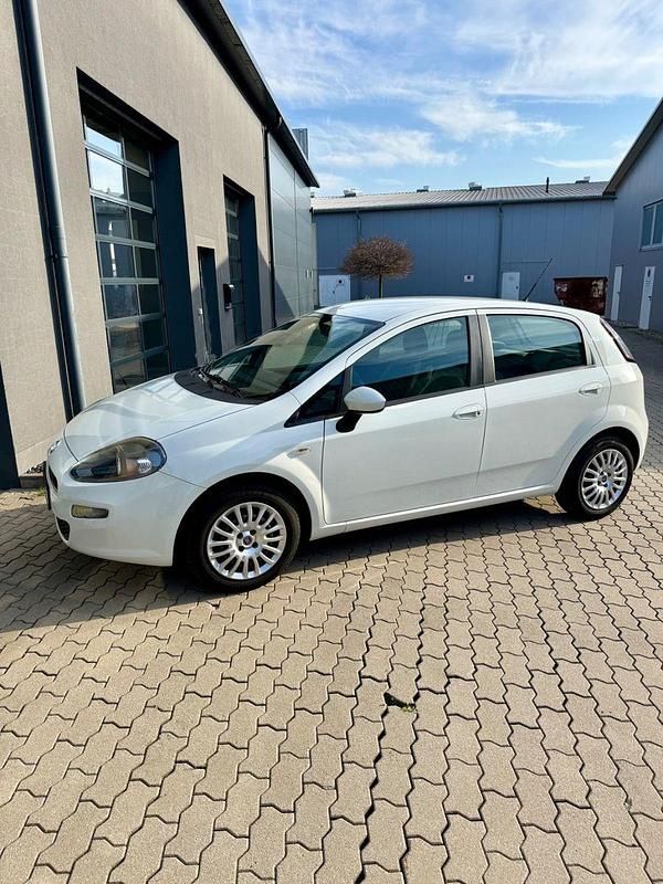 Gebraucht Fiat Punto 69 PS (50 kW) 2012 Weiß Kleinwagen