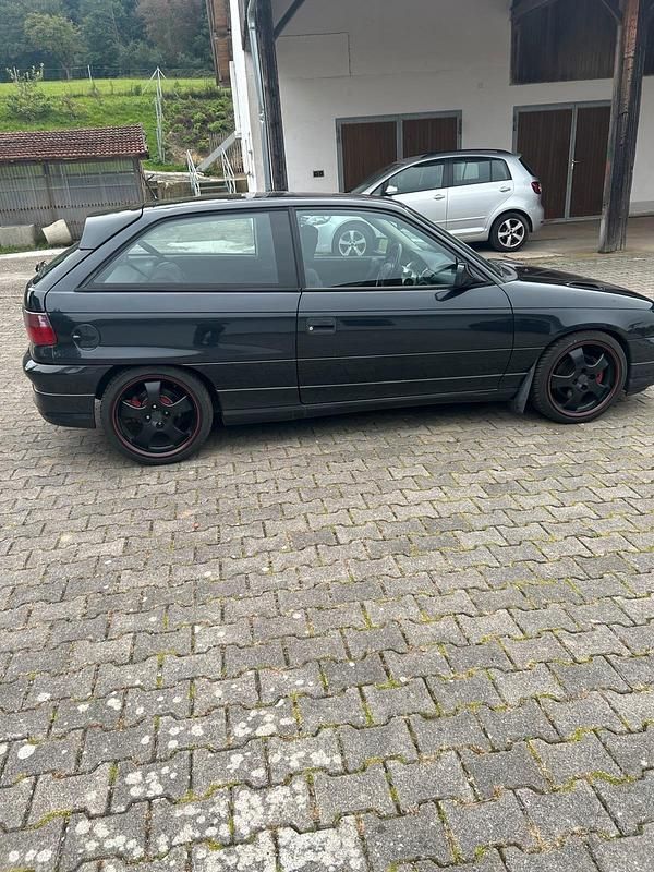 Gebraucht Opel Astra 125 PS (91 kW) 1993 Schwarz Limousine
