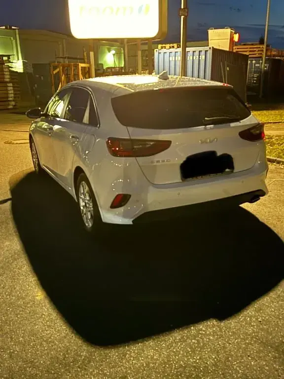 Gebraucht Kia Ceed Vision 160 PS (117 kW) 2023 Weiß Kleinwagen
