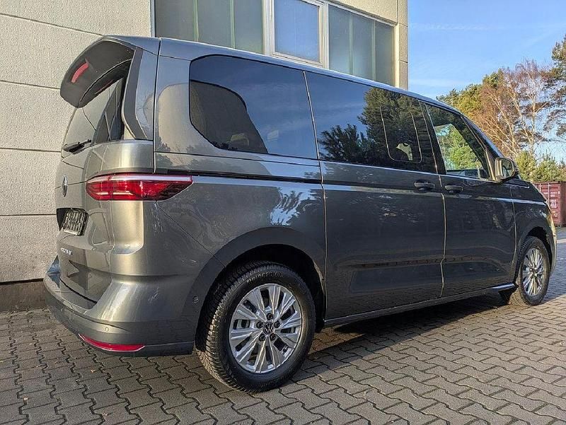 Neu VW Multivan Family 150 PS (110 kW) 2025 Indiumgrau metallic Van
