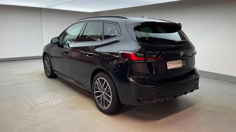 Gebraucht BMW 223 Active Tourer Efficient Dynamics 204 PS (150 kW) 2022 Saphirschwarz metallic Van / Kleinbus