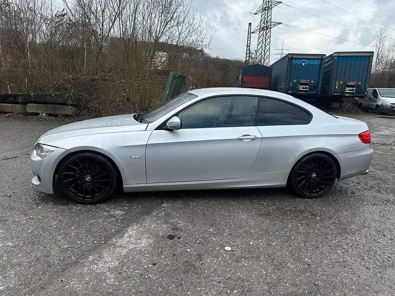 Gebraucht BMW 320 M Sport 184 PS (135 kW) 2011 Silber Coupé