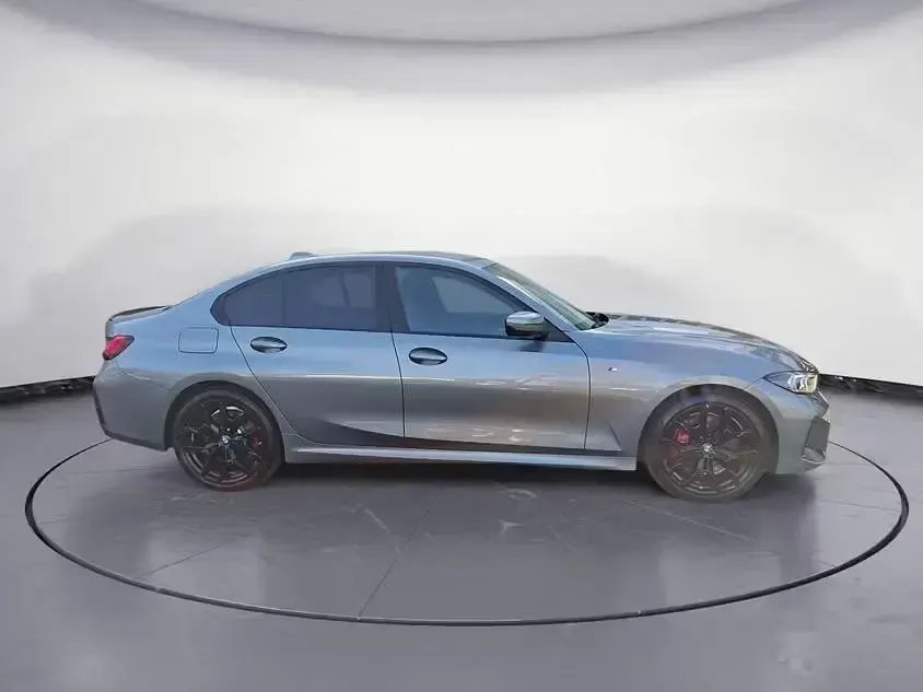 Używany BMW 330 Performance 245 KM (180 kW) 2025 Szary Sedan/Limuzyna