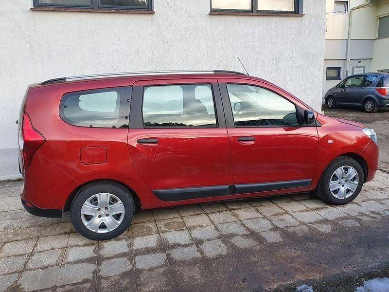 Gebraucht Dacia Lodgy Comfort 102 PS (75 kW) 2020 Rot Van / Kleinbus