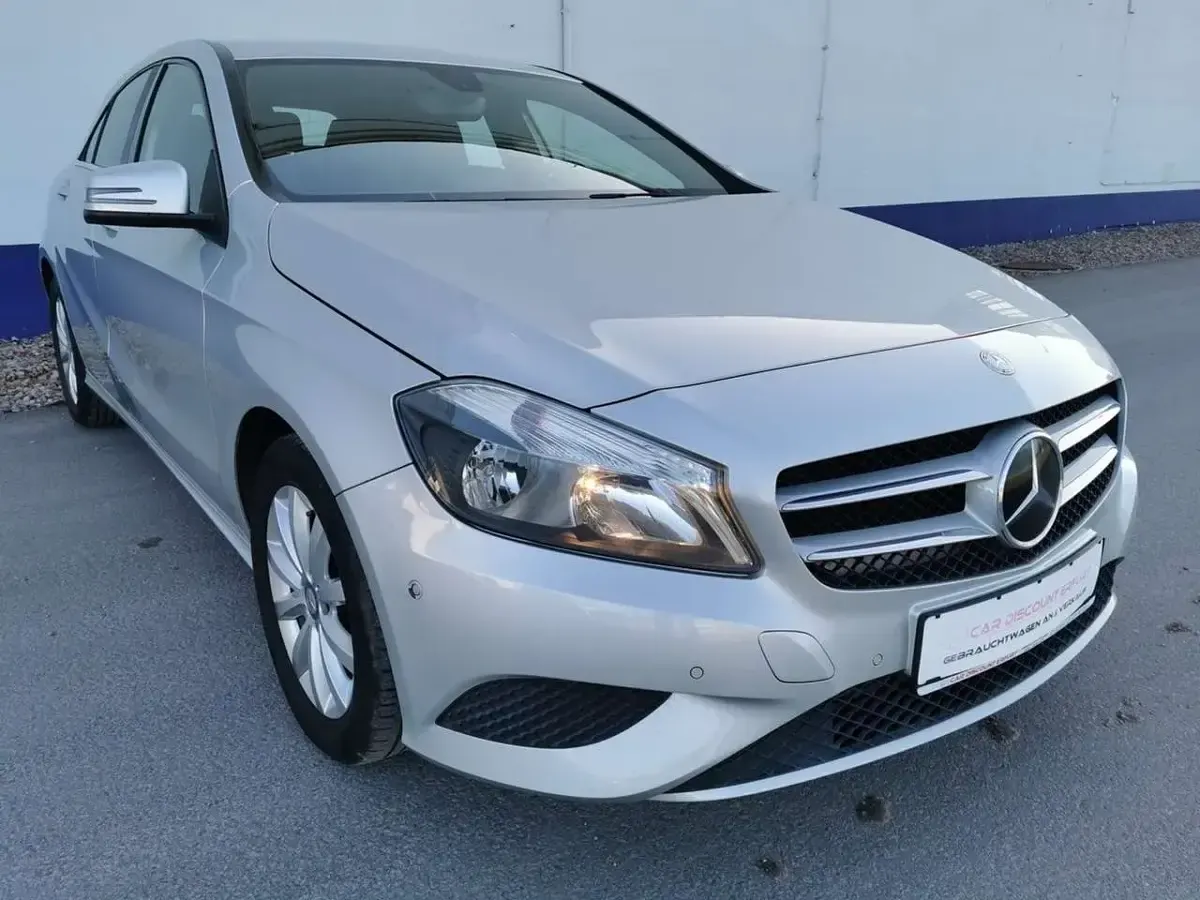 Gebraucht Mercedes A180 Style 122 PS (89 kW) 2014 Silber Limousine