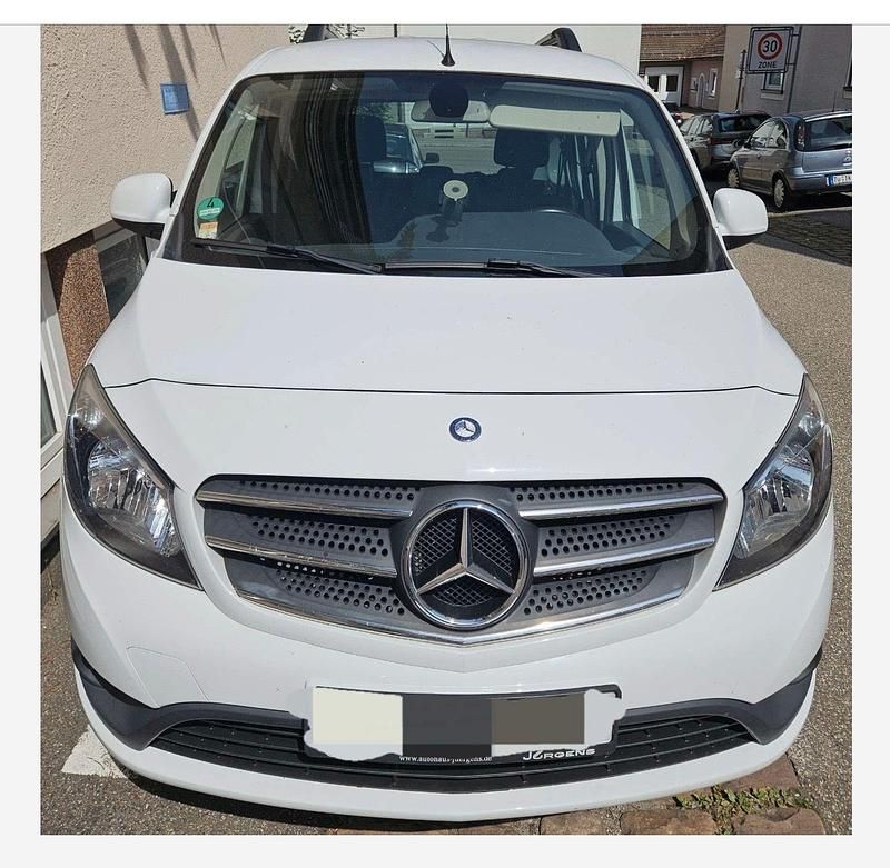 Weiß Gebraucht 2018 Mercedes Citan 112 Limousine | 12.490 € (Fairer Preis) - Bild 1/4