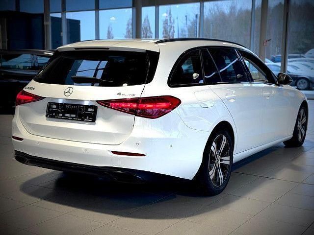 Gebraucht Mercedes C220 Avantgarde 200 PS (147 kW) 2022 Weiß Limousine