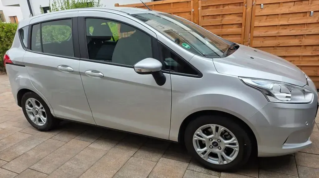 Gebraucht Ford B-MAX SYNC Edition 101 PS (74 kW) 2015 Silber Van / Kleinbus