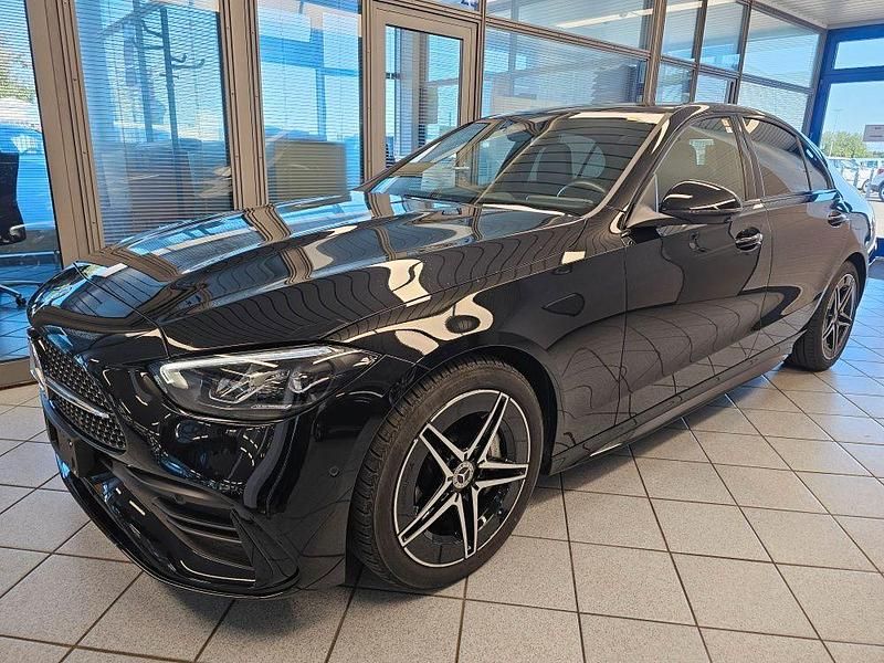 Gebraucht Mercedes C200 AMG 163 PS (119 kW) 2024 Obsidianschwarzmet. (metallic) Limousine