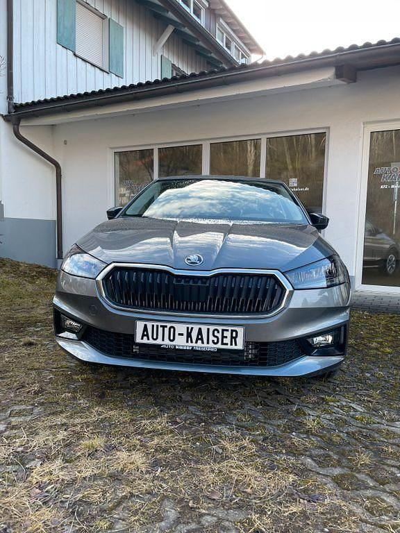 Neu Skoda 105 116 PS (85 kW) 2026 Grau Limousine