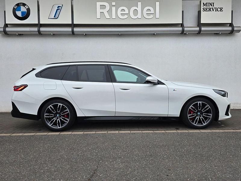 Gebraucht BMW 540 M Sport 303 PS (222 kW) 2025 Weiß Kombi