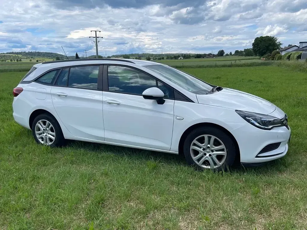 Gebraucht Opel Astra 105 PS (77 kW) 2016 Weiß Kombi