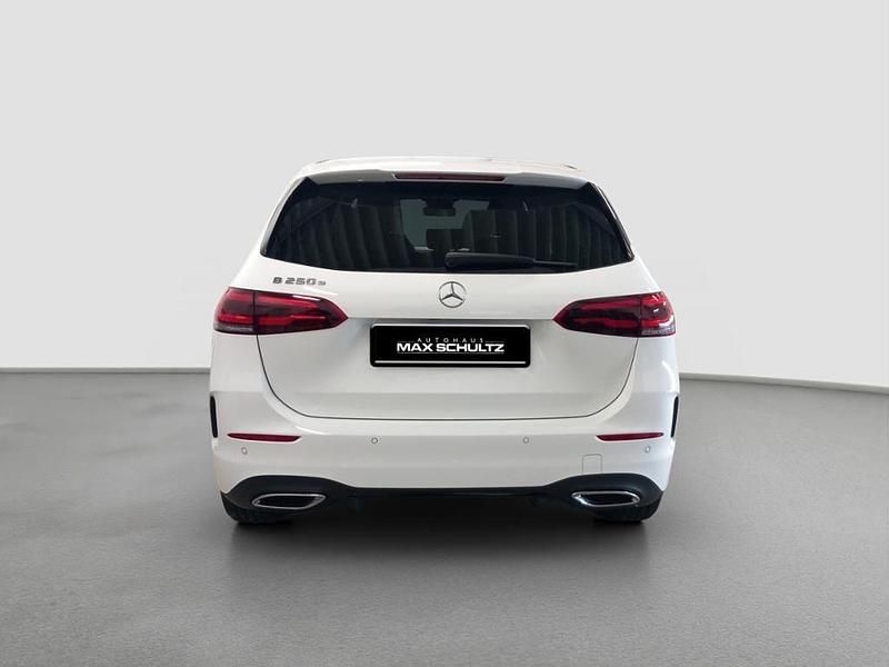 Gebraucht Mercedes E250 160 PS (117 kW) 2021 Unilack polarweiß Limousine