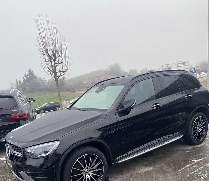 Schwarz Gebraucht 2020 Mercedes GLC300e SUV | 35.800 € (Fairer Preis) - Bild 1/4