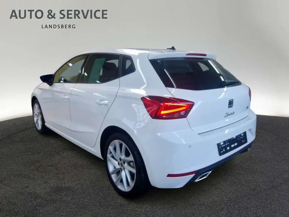 Neu Seat Ibiza FR 116 PS (85 kW) 2025 "candy" weiss Kleinwagen