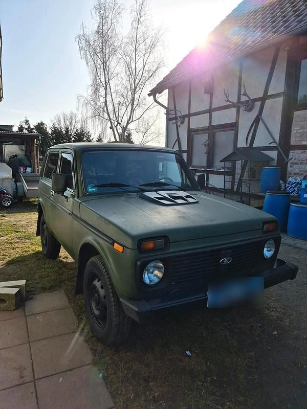 Second-hand Lada Urban 86 CP (63 kW) 2009 Verde SUV