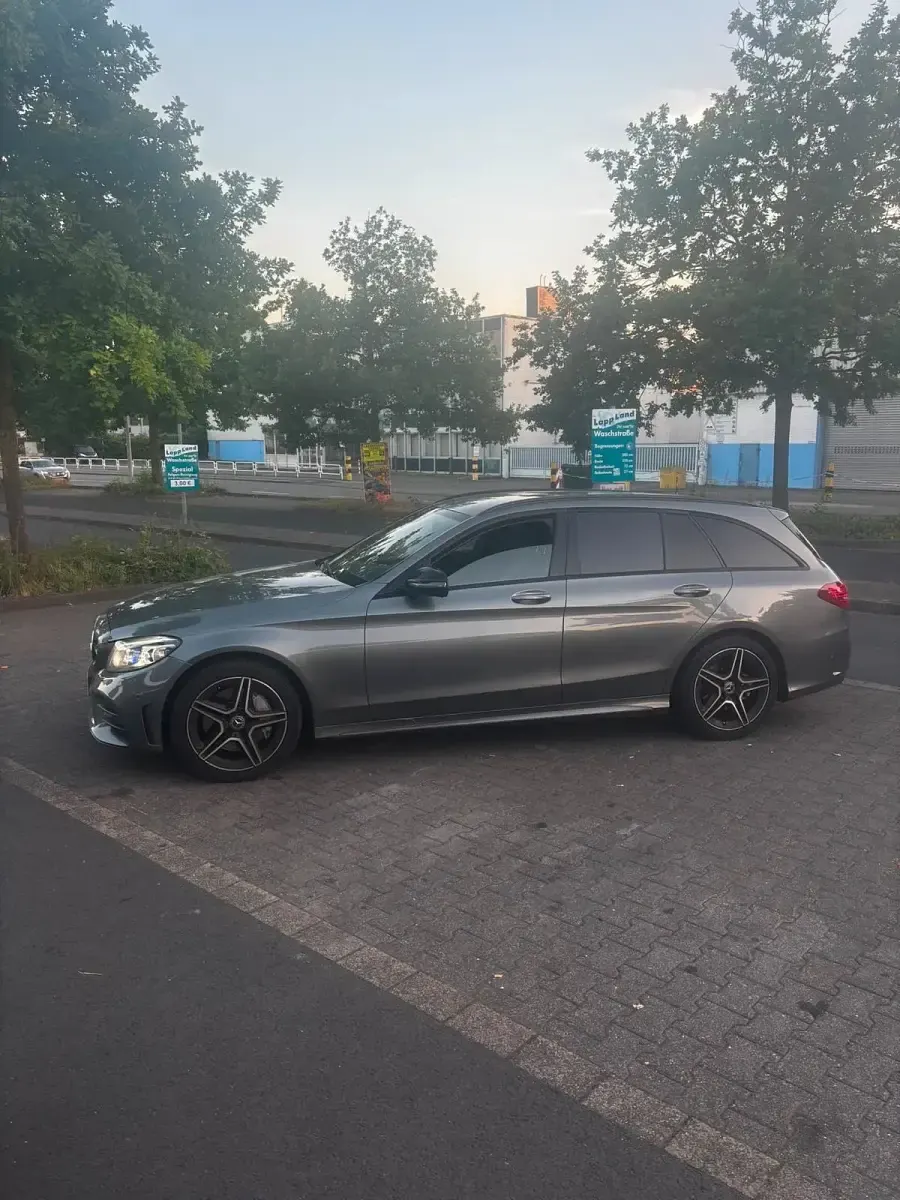 Gebraucht Mercedes C300 AMG line 258 PS (189 kW) 2018 Grau Kombi