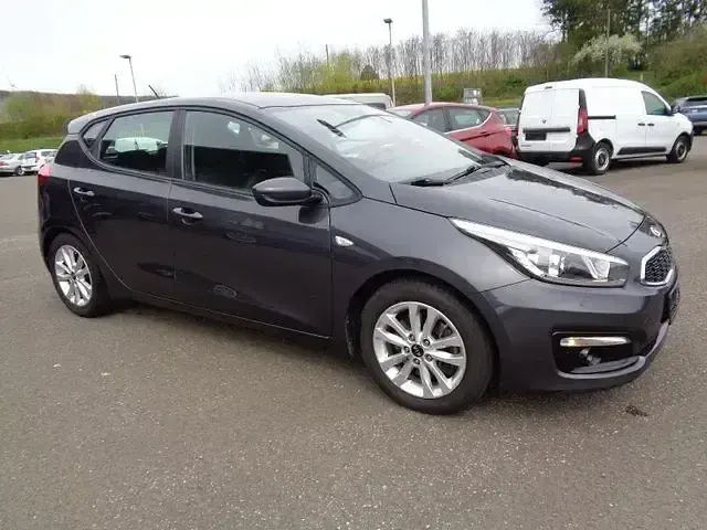 Używany Kia Ceed Edition 7 99 KM (72 kW) 2016 Szary Hatchback