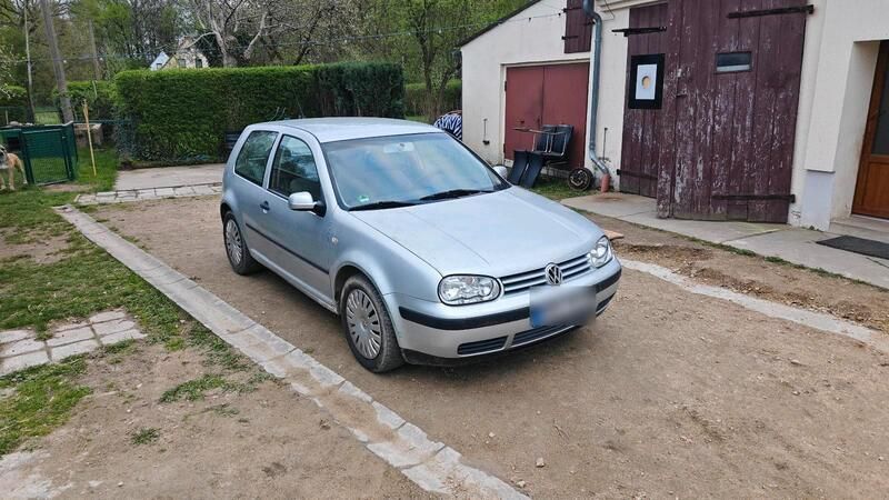 Silber Gebraucht 2002 VW Golf IV Kleinwagen | 800 € (Fairer Preis) - Bild 1/4