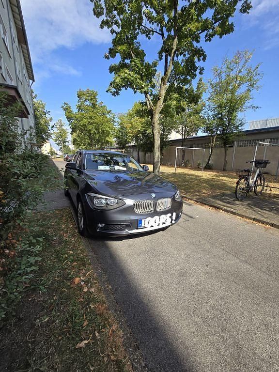 Grau Gebraucht 2011 BMW 116 Urban Line Kleinwagen | 6.790 € (Fairer Preis) - Bild 1/4