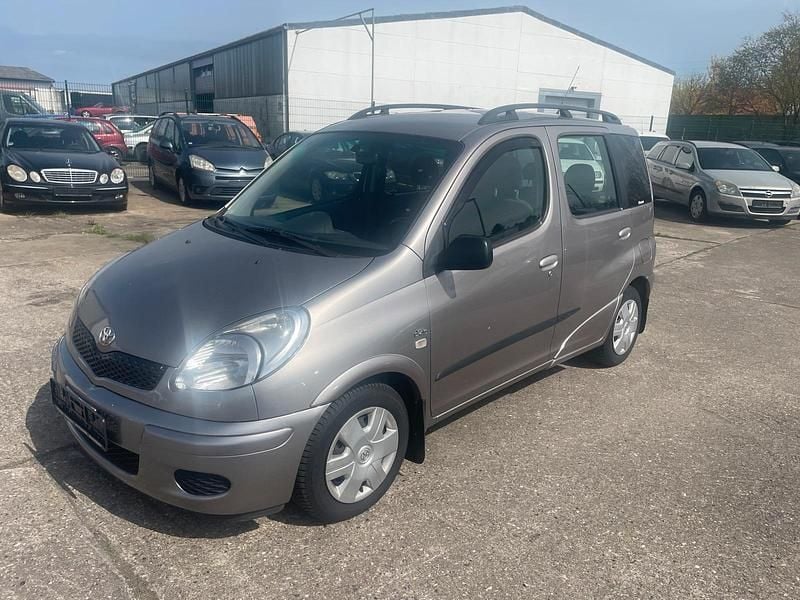 Gebraucht Toyota Yaris 75 PS (55 kW) 2004 Silber Kombi