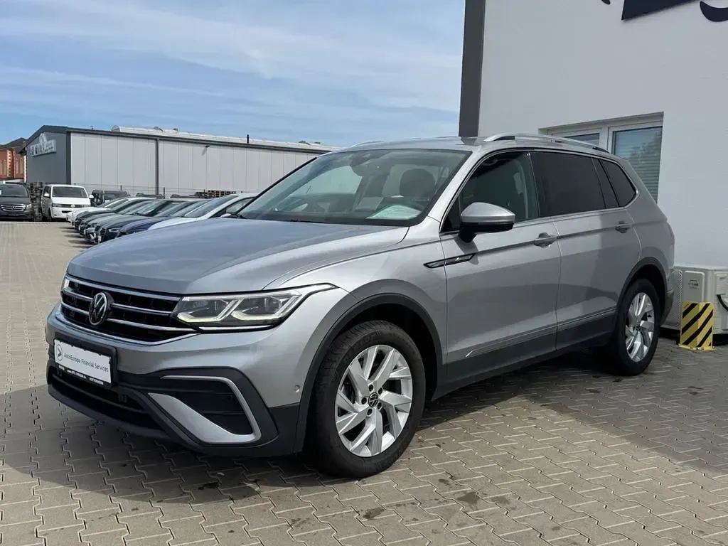 Gebraucht VW Tiguan Allspace Life 200 PS (147 kW) 2023 Silber SUV