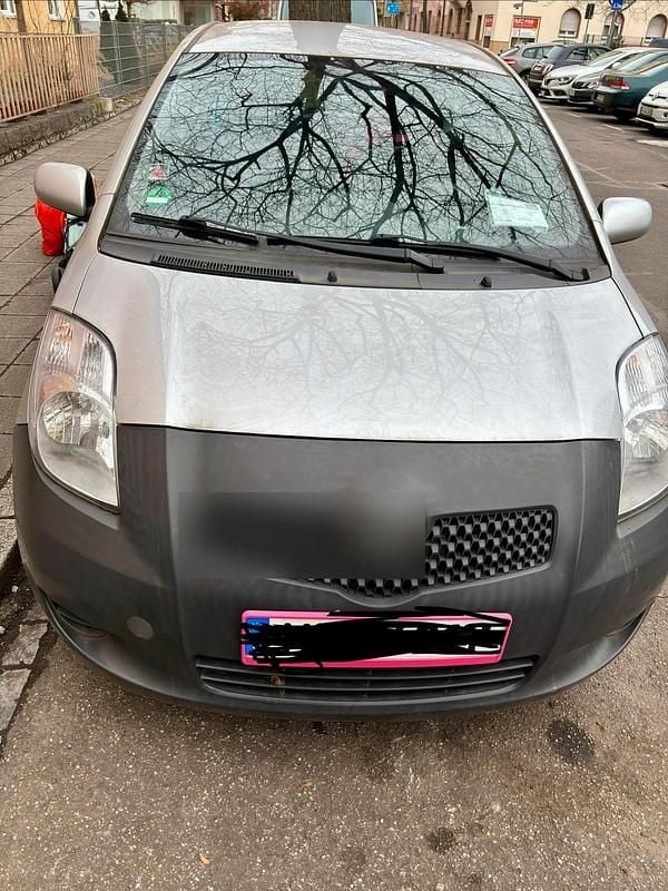 Silber Gebraucht 2007 Toyota Yaris Kleinwagen | 2.200 € (Superpreis) - Bild 1/4