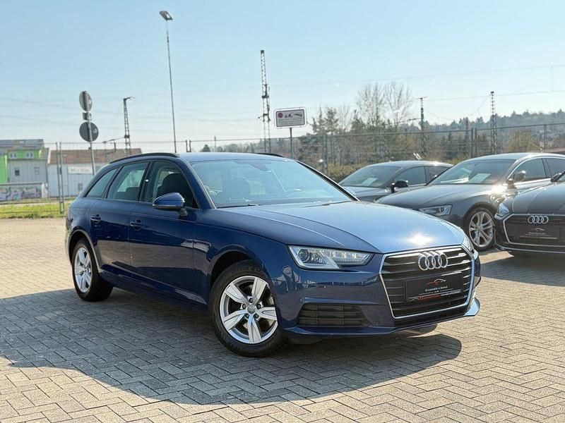 Gebraucht Audi A4 Basis 150 PS (110 kW) 2017 Blau Kombi