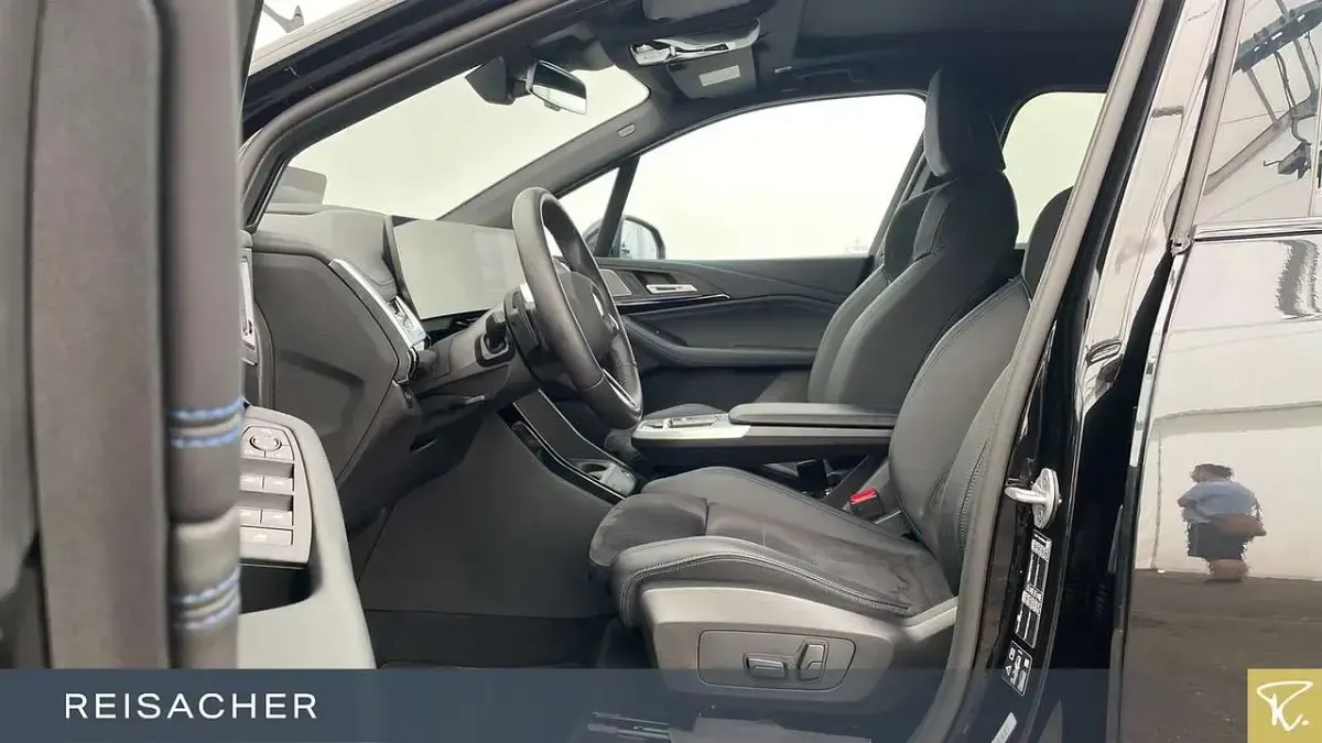 Gebraucht BMW 223 Active Tourer M Sport 218 PS (160 kW) 2025 Saphirschwarz metallic Van / Kleinbus