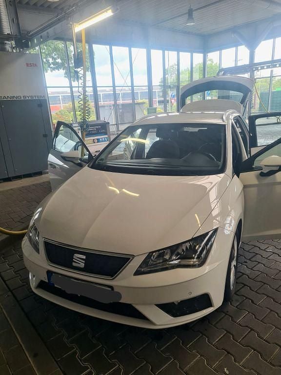 Weiß Gebraucht 2018 Seat Leon ST Ecomotive Kombi | 10.200 € (Guter Preis) - Bild 1/4
