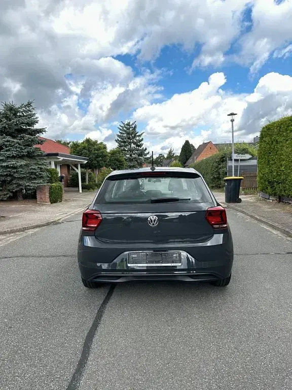 Gebraucht VW Polo Trendline 65 PS (47 kW) 2019 Grau Kleinwagen