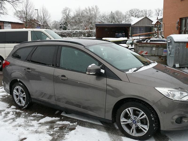 Gebraucht Ford Focus Champions Edition 101 PS (74 kW) 2013 Braun Limousine