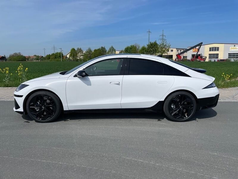 Weiß Gebraucht 2023 Hyundai Ioniq 6 Edition Limousine | 38.999 € (Guter Preis) - Bild 1/4