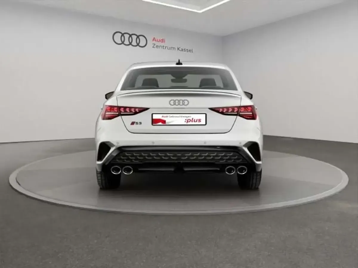 Gebraucht Audi S3 Sport 333 PS (244 kW) 2024 Arkonaweiß Limousine