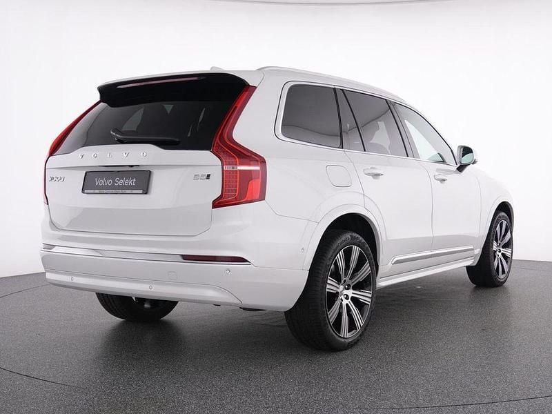 Gebraucht Volvo XC90 Plus 235 PS (172 kW) 2023 Weiss crystal white / metallic SUV