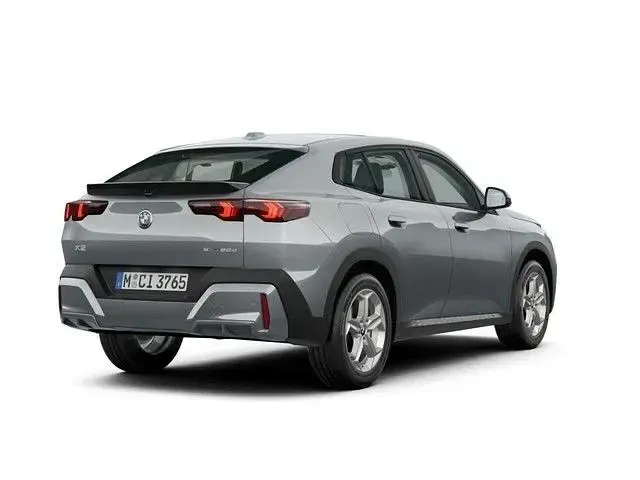 Gebraucht BMW X2 163 PS (119 kW) 2025 Silber SUV