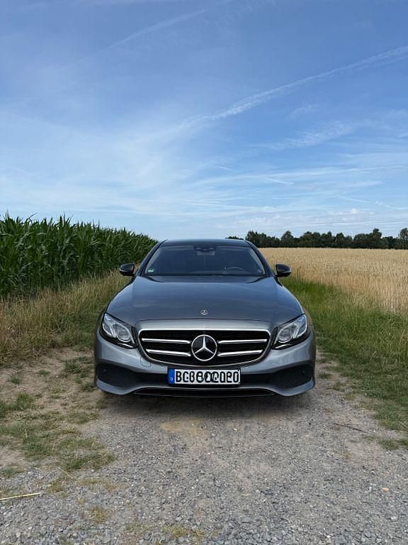 Grau Gebraucht 2017 Mercedes E400 Avantgarde Limousine | 34.500 € (Fairer Preis) - Bild 1/4