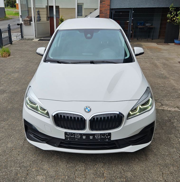Weiß Gebraucht 2019 BMW 216 Gran Tourer Van / Kleinbus | 11.400 € (Guter Preis) - Bild 1/4