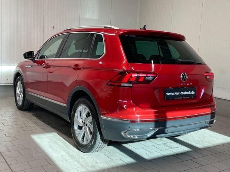 Gebraucht VW Tiguan Elegance 150 PS (110 kW) 2023 Kings red metallic (metallic) SUV