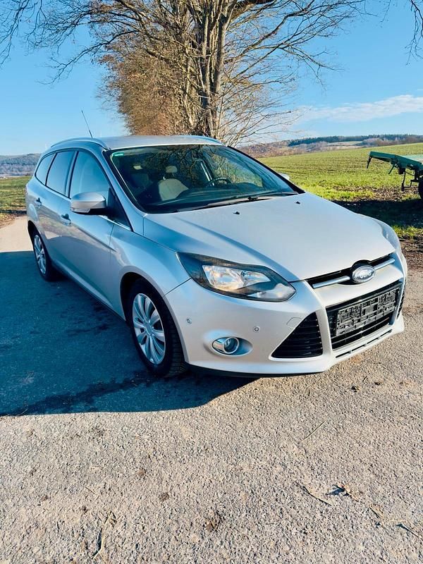 Gebraucht Ford Focus Titanium 140 PS (102 kW) 2014 Silber Kombi