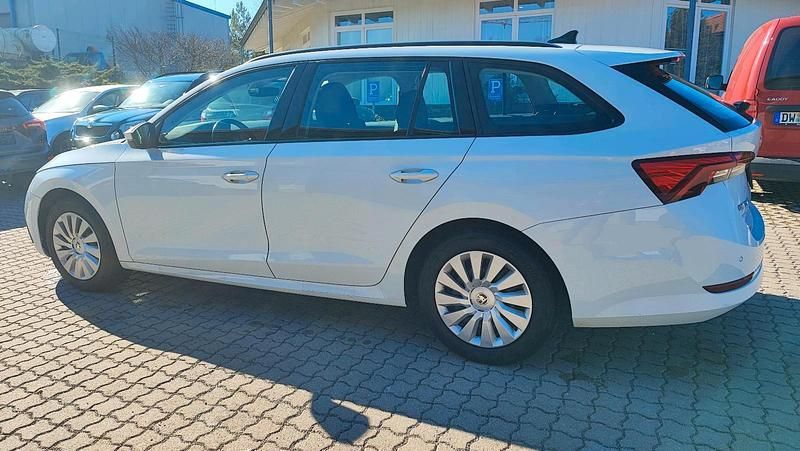 Gebraucht Skoda Octavia 115 PS (84 kW) 2021 Weiß Kombi
