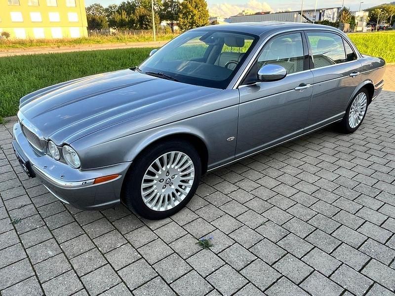 Grau Gebraucht 2006 Jaguar XJ8 Limousine | 13.900 € (Teuer) - Bild 1/4