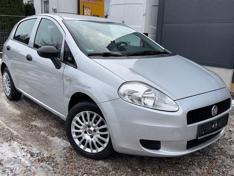 Silber Gebraucht 2012 Fiat Grande Punto Kleinwagen | 2.350 € (Guter Preis) - Bild 1/4
