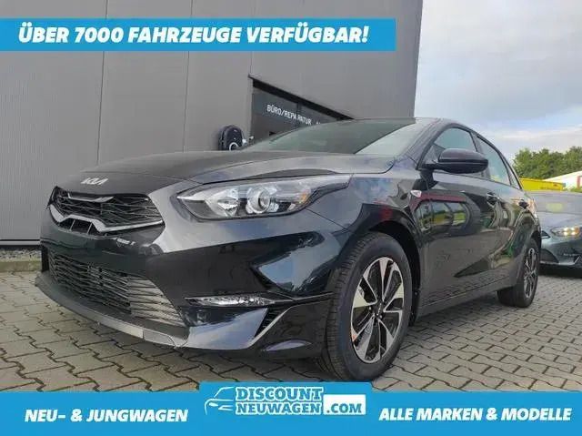 Schwarz Neu 2025 Kia Ceed Limousine | 22.890 € (Fairer Preis) - Bild 1/4