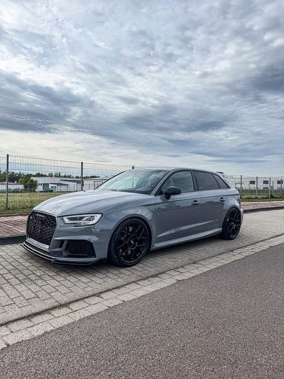 Grau Gebraucht 2018 Audi RS3 Ambiente Limousine | 37.999 € (Guter Preis) - Bild 1/4