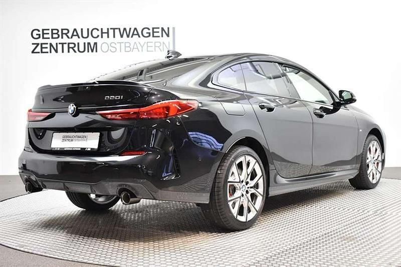 Gebraucht BMW 220 M Sport 178 PS (130 kW) 2022 Saphirschwarz metallic Coupé
