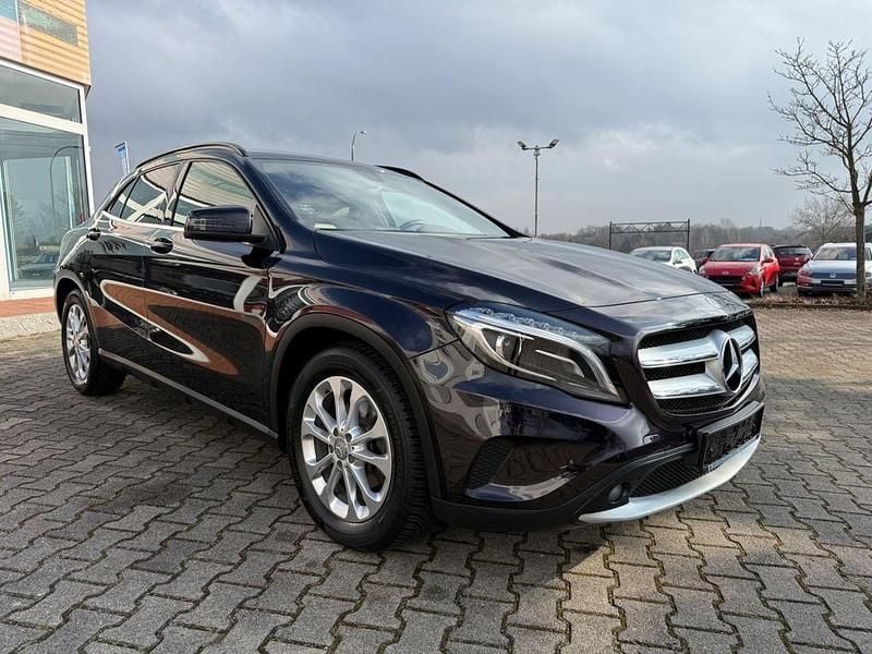 Gebraucht Mercedes GLA200 156 PS (114 kW) 2015 Violet SUV