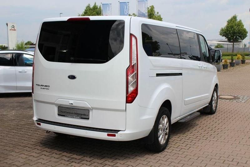 Gebraucht Ford Tourneo Titanium 131 PS (96 kW) 2019 Weiß Van / Kleinbus