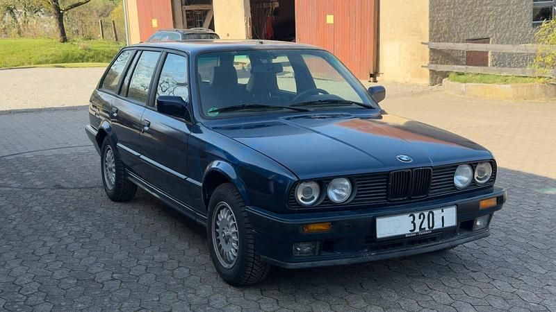 Gebraucht BMW 320 129 PS (94 kW) 1990 Blau Kombi