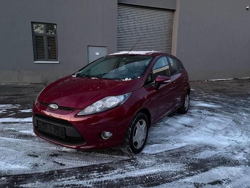 Rot Gebraucht 2011 Ford Fiesta Limousine | 5.700 € (Fairer Preis) - Bild 1/4